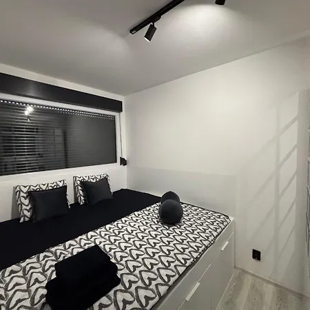 Wood & Chill House *