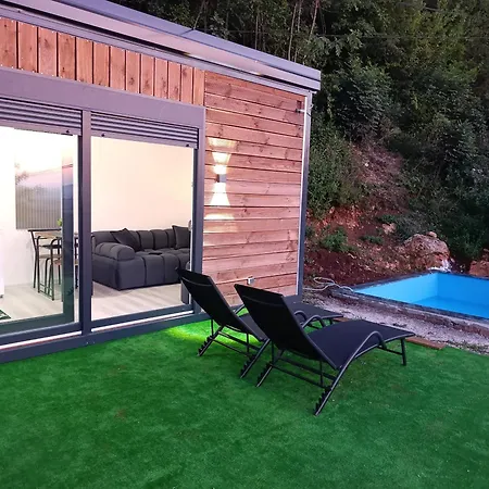 Wood & Chill House